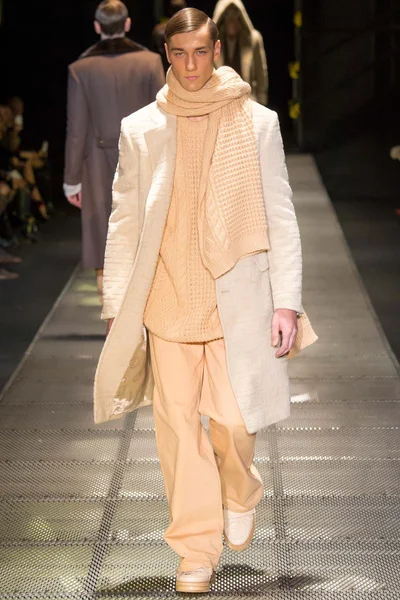 Look 25